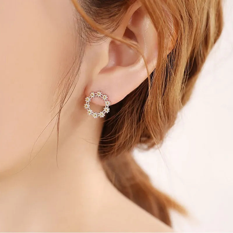 Exquisite Fashion Crystal Cat Stud Earring Silver Color Women Daisy Earrings Gothic Accessories Cute Girl Birthday Party Jewelry