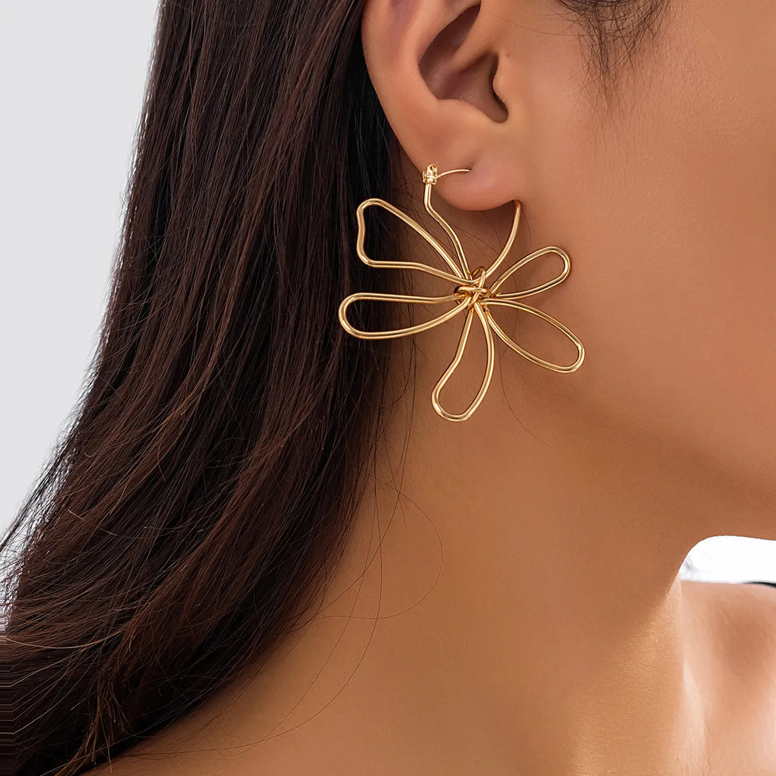 Vintage Gold Color Metal Hollow out Big Flower Stud Earrings for Women Simple Geometric Earrings Party Gift 2023 New